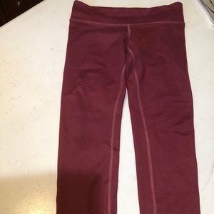 alo yoga pants. Burgundy size m.